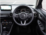 【運転席】最適なドライビングポジションでドライブをお楽しみください。