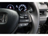 Hondaセンシングの機能のひとつ、アダプティブクルーズコントロール付!アクセルから足を離しても設定したスピードと前車との車間を保ち走行してくれます!車線維持もアシスト☆高速道路で疲労軽減ですね☆