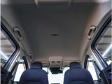 【天井】シミや垂れ、タバコ焦げなどございません。キレイな状態が保たれており、ご納車前にも丁寧にクリーニングさせていただきます。