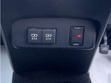 充電用USB端子付き。スマートフォンなどの充電に便利です。