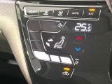 【オートエアコン】一度お好みの温度に設定すれば、車内の温度を検知し風量や温度を自動で調整。暑い&hellip;寒い&hellip;と何度もスイッチ操作をする必要はありません。快適な車内空間には必須の機能ですね♪