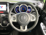 【純正革巻きステアリング】上質な革を使用することで、手にしっかり馴染みとても運転しやすいハンドルです♪