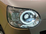 対象物が見やすく白く明るい光で夜間走行をサポートする,ハンドル操作や「R」シフトに連動するサイドビューランプ付きフルLEDヘッドランプ(クリアランスランプ・オートレベリング機能付)を搭載