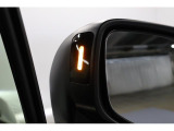 スバルリアビークルディテクション(SRVD)が作動すると、ドアミラー内側のLED表示灯や警報音で注意を促してくれます