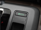 ◆ECONスイッチ(ECONモード)◆エンジンやエアコンといった、クルマ全体の動きを燃費優先で自動制御するECONモード。空調など快適性を優先したいときは、スイッチを押してOFFにできます。