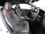 ゆったり室内で運転もしやすいです♪使い勝手の良い配置も考えられています!!