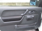 4WD/5速MT/ナビ/TV/バックカメラ/Bluetooth/電動格納ドアミラー/アルミホイール/シートヒーター/キーレス/エアコン/パワーウィンドウ/フロアマット/ドアバイザー