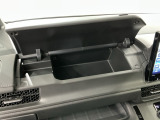 専門業者にて内外装のクリーニングを実施しております!