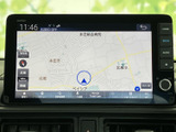 地図上で現在地や周辺の道路を確認でき、行き先までのルート確認にも役立つナビ画面です。画面内の表示が見やすく、目的地設定や普段のお出かけをサポートします。