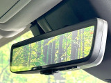 【デジタルインナーミラー】後席の大きな荷物や同乗者で後方が確認しづらい時でも安心!カメラが撮影した車両後方の映像をルームミラー内に表示。クリアな視界で状況の確認が可能です!