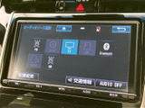 FMやAM、テレビ、Bluetoothなど、複数の音源を画面上で選べる構成です。表示が項目ごとにまとまっており、使いたい音源を確認しながら選択できます。