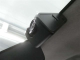 【ドラレコ搭載車】今や必需品のドライブレコーダー搭載車です。万が一のトラブルのときにも役に立つドライブレコーダーを装備しています。側面衝突や幅寄せ・割り込み対策に!