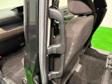 それぞれの身長や手の大きさに合った高さと太さを実現した大型乗降用アシストグリップ