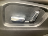 こちらのグレードは助手席にもパワーシートを装備しております!運転席同様お好みで調整が可能です!