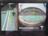 ナビ画面にアラウンドビュ-モニタ-の映像を映し出しています。  狭い場所での車庫入れをサポ-トしてくれる便利アイテムです。
