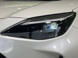 【LEDヘッドライト】悪天候や夜間走行時も良好な視界を確保し安心して運転できる高輝度LEDヘッドライトを装備!点灯速度が早く、消費電力も抑えられています。