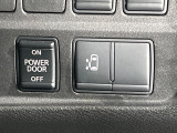 【パワースライドドア】スマートキーや運転席のスイッチでスライドドアの開閉が可能♪電動だから力を入れてドアを開ける必要が無く、小さいお子様でも、重い荷物を持っている時もラクに開け閉めできます♪