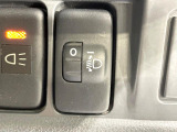 【ヘッドライトレベライザー】ヘッドライトが車両前方を照射する際、手動で方向を変えることができ暗い道でも明かりを照らし見やすいように調整できます。