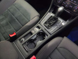 MT感覚でシフトチェンジできます。さらに、かっこいい!MT車が少なくなってきた現在に、面白さをとり入れた装備です。プッシュボタンがなくなったので、操作のしやすさにも定評があります。