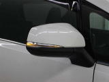サイドターンランプ付きドアミラー。車両のドレスアップと右左折時の被視認性を兼ね備えたお洒落なミラーです。