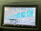 テレビ番組を画面で視聴できる装備を備えています。停車中の休憩時間などに映像を楽しめるのがうれしいポイント。操作メニューも表示され、音源の選択なども画面から行えます。