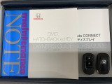 スマートキーは鍵をバッグに入れたままでもドアロックの開閉やエンジンのON・OFFができます。夜間や雨の日も鍵を探さなくて良いので便利です。