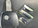 【キーレス】少し離れた場所からでもボタン一つでドアの開錠・施錠ができるのでとっても便利!ドアの鍵穴周りに傷をつけることもありません♪