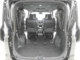 【シートアレンジ可能】ゆとりあるワイドな車内空間は、ドライブを始め買い物やレジャーなど、幅広く活躍します。一人でもみんなとでもお出かけを楽しみましょう!