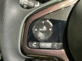 ステアリングにオーディオ操作スイッチが付いています。オーディオ画面に直接タッチしなくても操作が出来ますので、運転に集中できます。