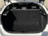 ■リアシートを倒せば、広いラゲージスペースが確保できますので、荷物の多い時は便利です!