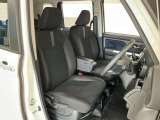 【運転席・助手席】内装ルームクリーニング済みです。しっかり綺麗にしていますので、是非、お確かめください。車に自信があるからこそ、是非一度ご来店頂き内外装も見てもらえると幸いです。