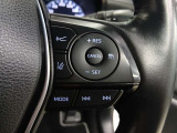 ステアリング右側には、運転支援機能を手元で操作できるスイッチ類を配置しています