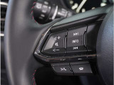 【ステアリングスイッチ】運転中、前方から目線をそらすことなく、オーディオ等の操作が可能な便利機能。安心&快適ドライブにはマストな装備。