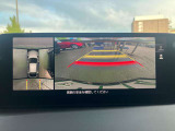 360&deg;ビューモニターでは、両サイドとフロント、バックカメラの合成で、あたかも上空から見下ろした様に周囲を確認して頂けます。駐車場だけでなく、T字路等でも活躍のアイテムです!