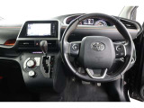 運転席です!シンプルでいて使いやすいと評判です!