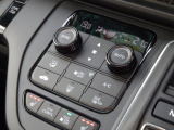 使いやすいフルオートエアコン♪後席も温度設定可能。運転席にはシートヒーターを装備♪
