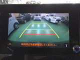 バックカメラの画像です。ガイドラインがスムースな車庫入れをサポートいたします。車庫入れの安心感がアップしますね。