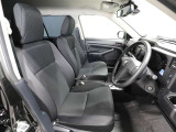 ゆったり室内で運転もしやすいです♪使い勝手の良い配置も考えられています!!