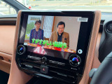 14インチタッチパネルディスプレイ(ナビの操作や車両の設定を行います) 左右独立オートエアコン HDMI。