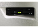 【ETC】 高速道路料金所での小銭の出し入れや雨天時における窓の開け閉めなどの煩わしさが解消できます。料金所の通過もスムーズで快適ですよ。