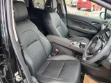 視界が良く操作しやすい運転席 様々なスイッチ類が安全と快適をお届けいたします。