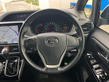 【純正革巻きステアリング】上質な革を使用することで、手にしっかり馴染みとても運転しやすいハンドルです♪