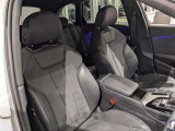 【運転席】運転席はドライバーをしっかり包み込むように設計されており、長時間のドライブも問題御座いません。また大きな傷や、汚れなどなく綺麗な状態で入庫しています。