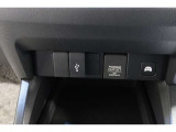 スマートフォンなどの音楽再生が可能なUSB接続ジャック装備車両です♪♪♪