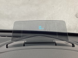 車速などを表示してくれるアクティブ・ドライビング・ディスプレイ。視線や焦点調節が少なく済み、気持ちよく安全に運転を楽しめます。
