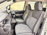 トヨタ中古車「まるごとクリーニング」施工済。外装はもちろん内装はシートを外して見えない所まで徹底洗浄しています。