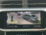 【 サラウンドビューカメラ 】車両の4つのカメラから得た映像を合成し、上空から眺めているような映像をモニターに映し出します。車両周辺の歩行者や障害物などの発見に役立ちます。
