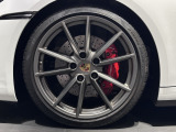 20/21インチ Carrera Sホイール が装着されております。