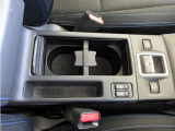 《0120-65-0136》&larr;お問合せはこちら!!■運転席側からも助手席側からも使用できるので飲み物を置く以外にも様々な用途で活用できます。