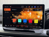 夜の車内をスタイリッシュに彩るインテリアアンビエントライトを装備。